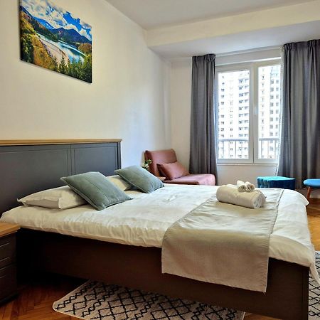 Traditional Romanian Apartments Bucharest Exterior photo