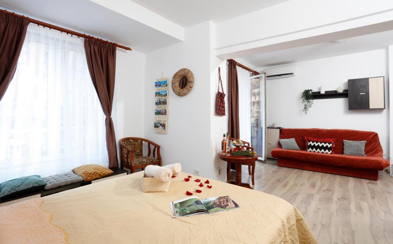 Traditional Romanian Apartments Bucharest Exterior photo