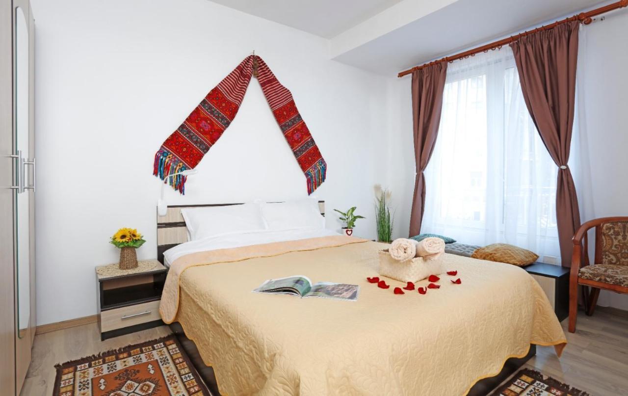 Traditional Romanian Apartments Bucharest Exterior photo